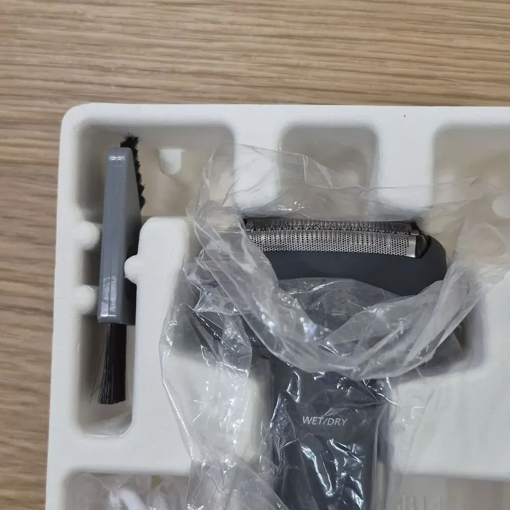 ES-RM3B-K Electric Razor for Men Wet Dry Shaver USB-C 3 Blade Trimmer